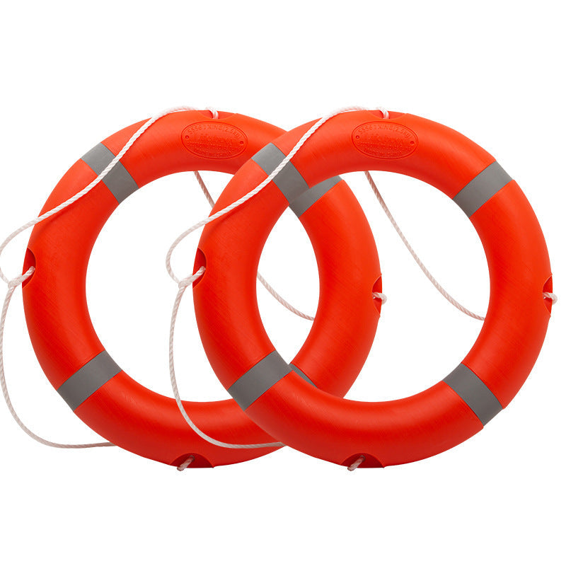 Dos aros salvavidas GERF SAFETY de color naranja brillante con tiras reflectantes y cuerda de agarre, fabricados en HDPE