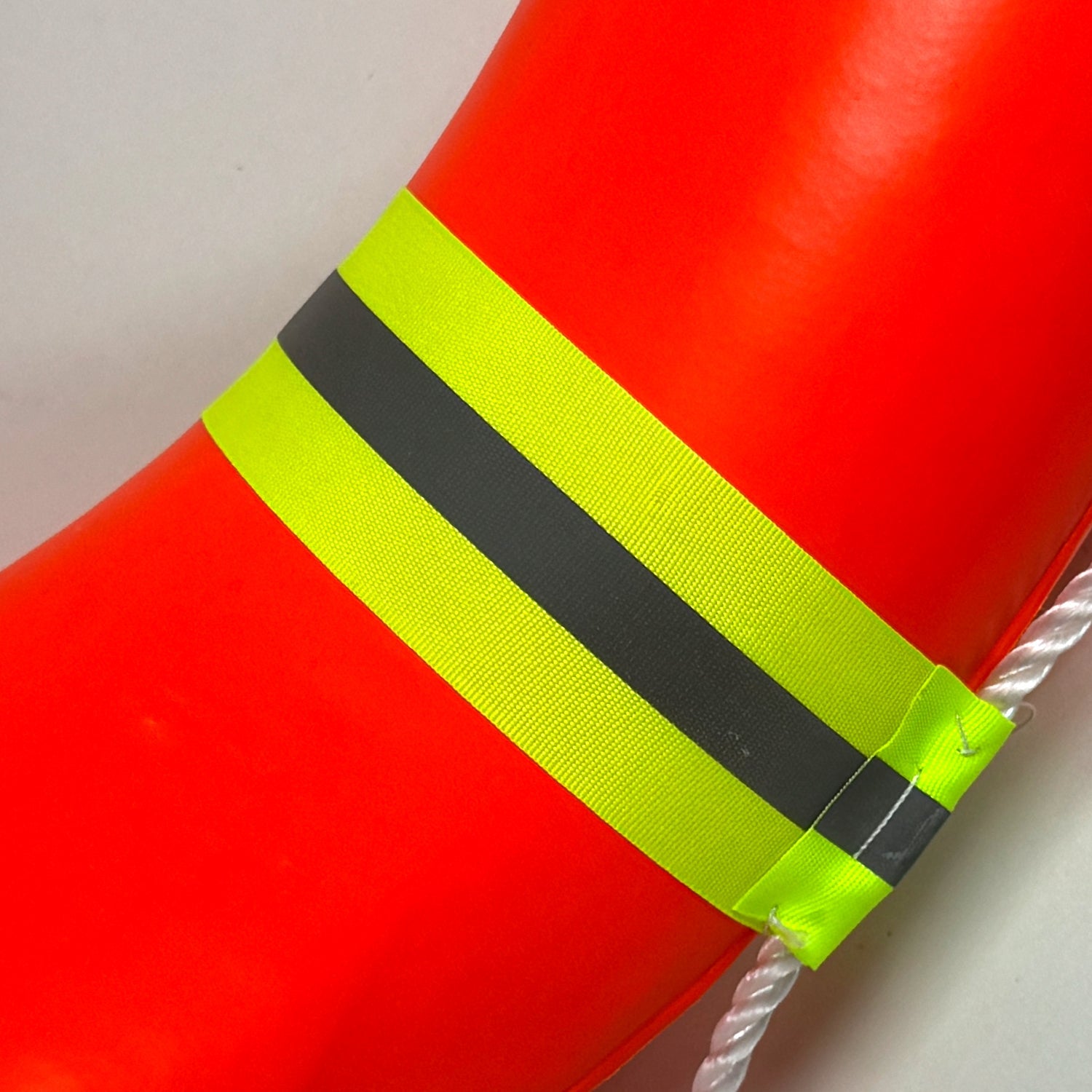 Aro salvavidas GERF SAFETY de espuma y PVC naranja con cinta reflectante de alta visibilidad para rescate acuático