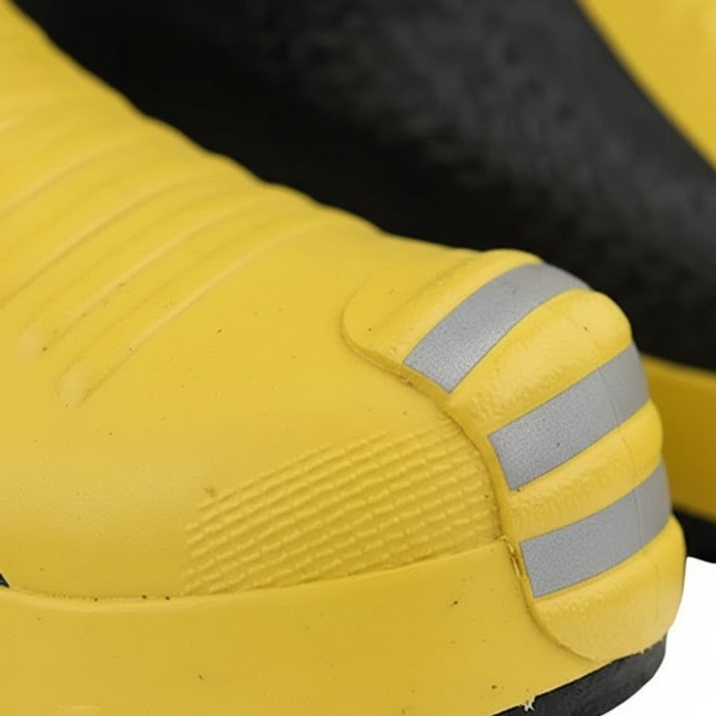 Puntera de bota de bombero GERF SAFETY amarilla con detalles reflectantes y textura de escamas de pescado