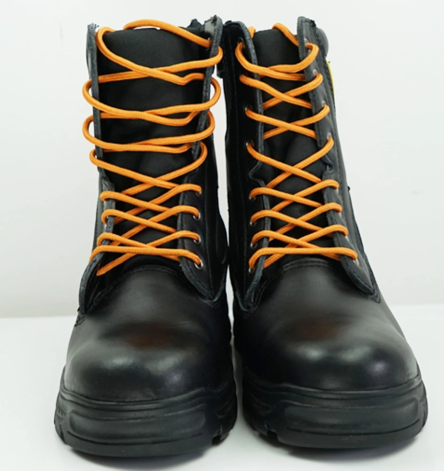 Botas de bombero GERF SAFETY de cuero negro ignífugo con cordones naranjas de alta visibilidad y punta de acero.