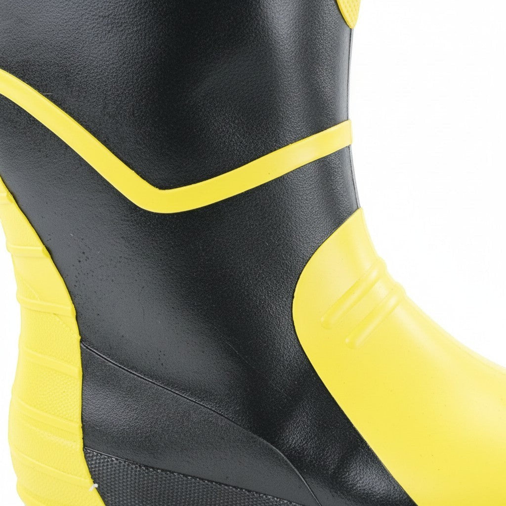 Botas de bombero GERF SAFETY negras y amarillas con goma resistente, diseño protector y alta visibilidad.