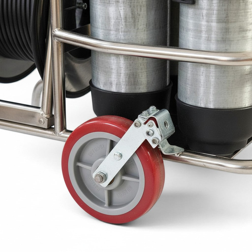 Detalle de la rueda roja y estructura de acero inoxidable del carrito de cilindros de aire GERF SAFETY