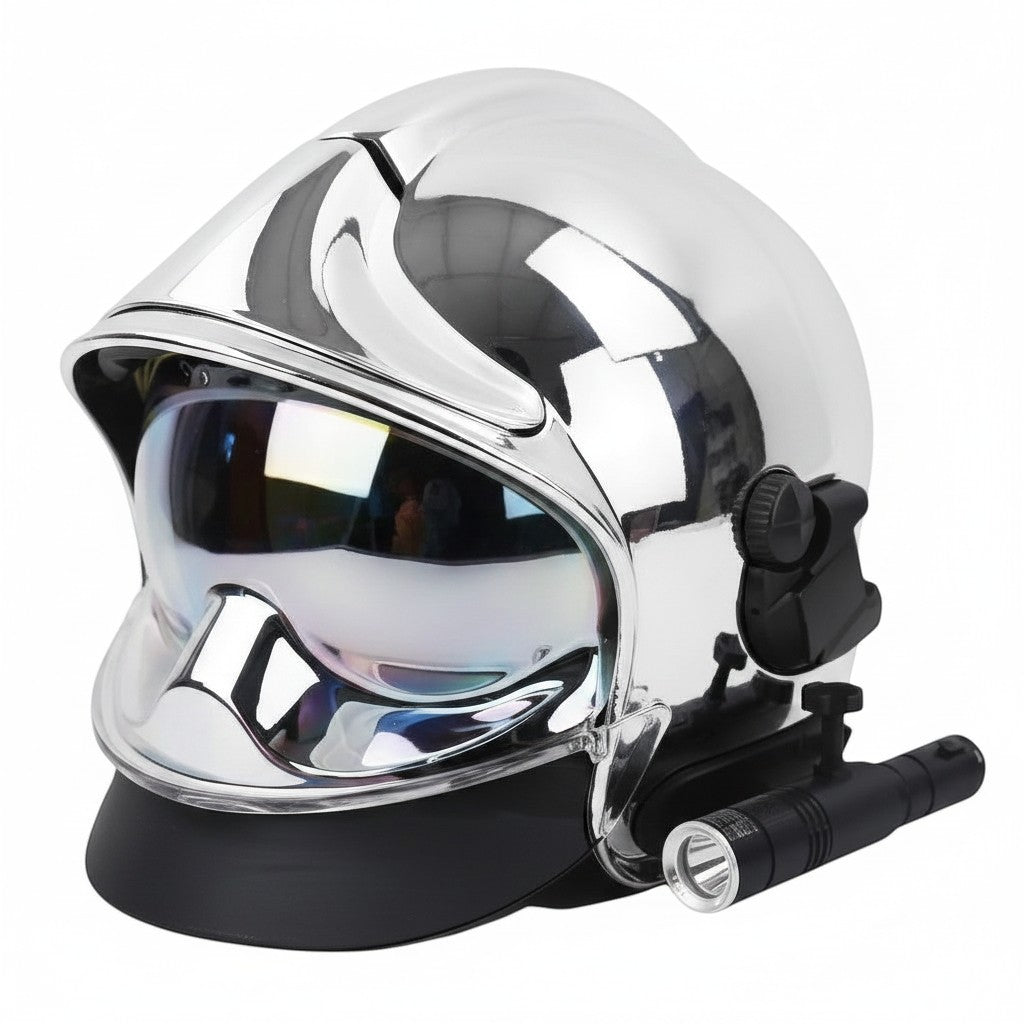 Casco de bombero GERF SAFETY F1AG plateado con visera dorada integral, carcasa de policarbonato y linterna lateral.