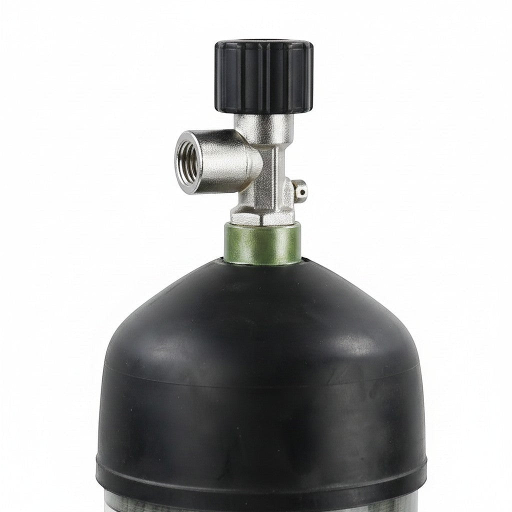 Detalle de la válvula de seguridad en cilindro de fibra de carbono GERF SAFETY de 6.8L para equipos SCBA.