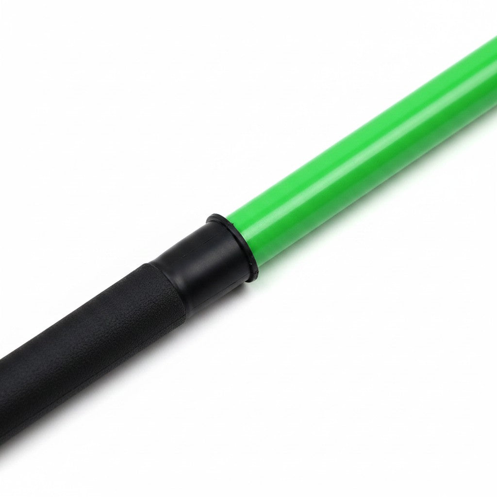 Detalle del mango de fibra de vidrio verde y empuñadura negra del gancho de rescate aislante GERF SAFETY