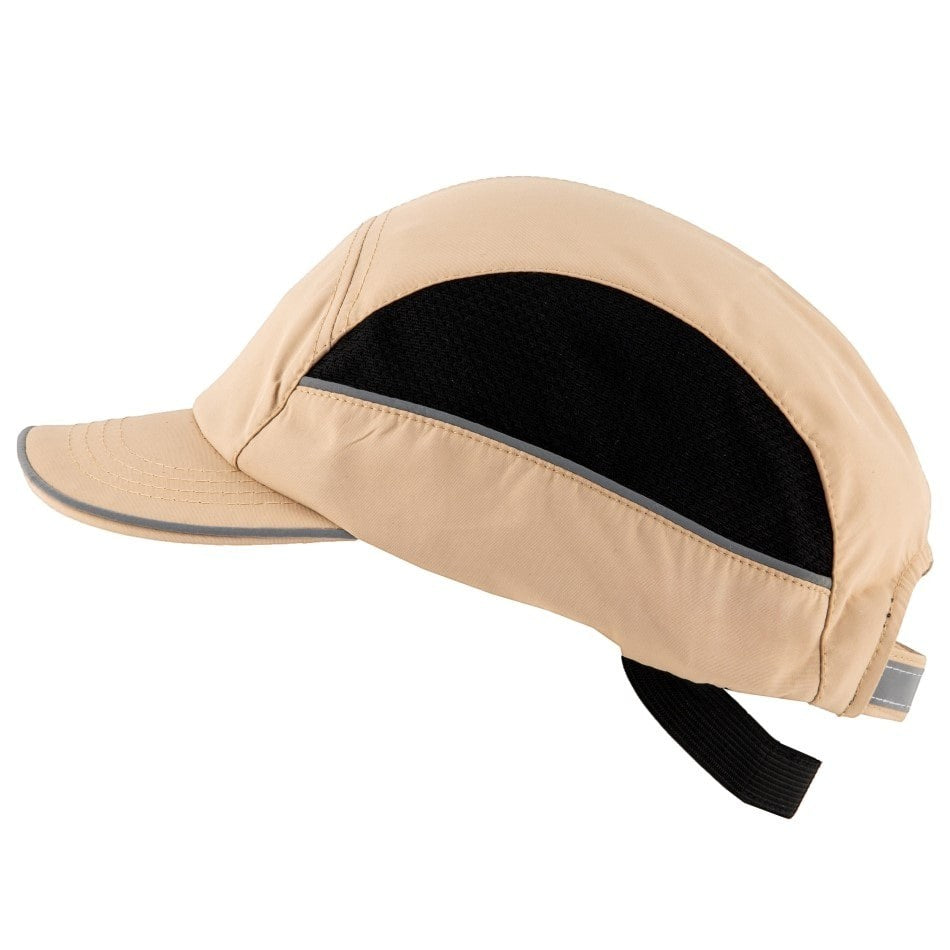 Gorra de seguridad GERF SAFETY beige con carcasa ABS, visera de 5 cm y bandas reflectantes para alta visibilidad.