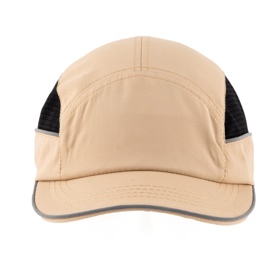 Gorra de seguridad GERF SAFETY beige con carcasa protectora, visera de 5 cm y bandas reflectantes para alta visibilidad.