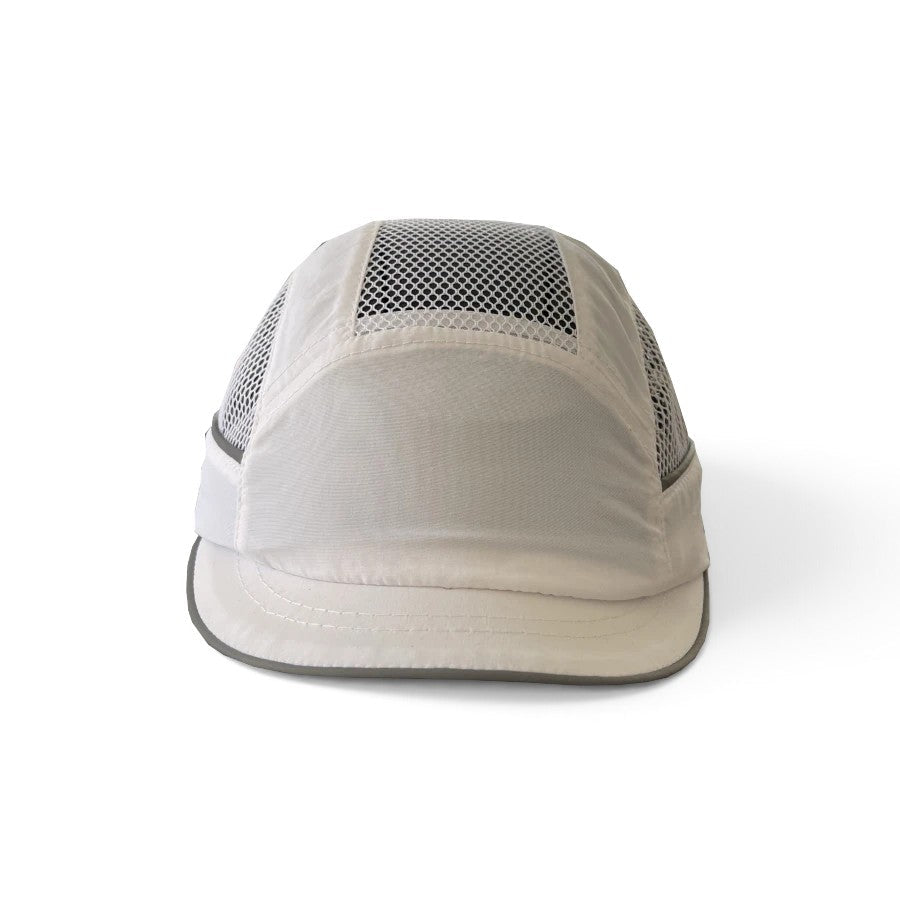 Gorra de seguridad GERF SAFETY blanca con visera de 3 cm, ventilación Air Stream y bandas reflectantes de alta visibilidad