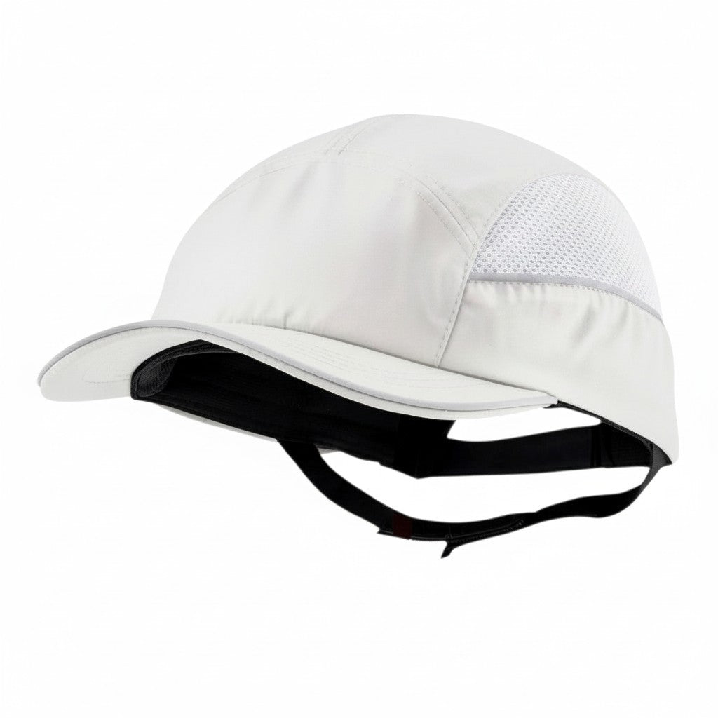 Gorra de seguridad GERF SAFETY blanca con visera de 7 cm, carcasa protectora extraíble y bandas reflectantes laterales.