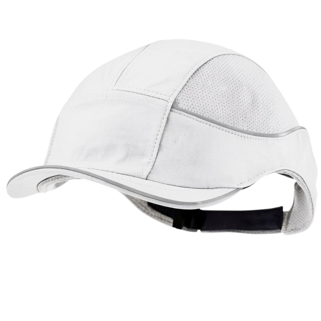 Gorra de seguridad GERF SAFETY Bump Cap Air+ blanca con visera corta, bandas reflectantes y malla hiperventilada.