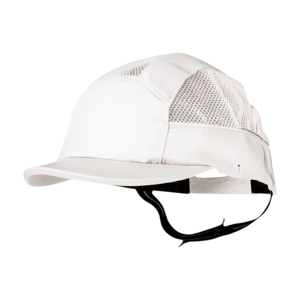 Gorra de seguridad GERF SAFETY blanca con paneles de malla ventilados, visera corta y carcasa protectora interna.