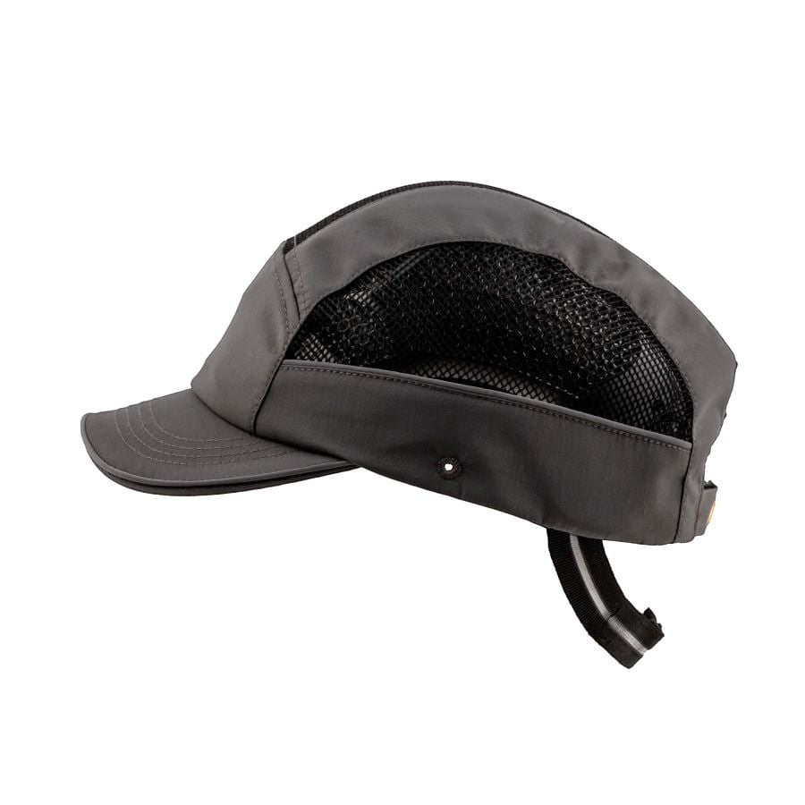 Gorra de seguridad GERF SAFETY gris con visera de 5 cm, paneles de malla hiperventilados y bandas reflectantes laterales.