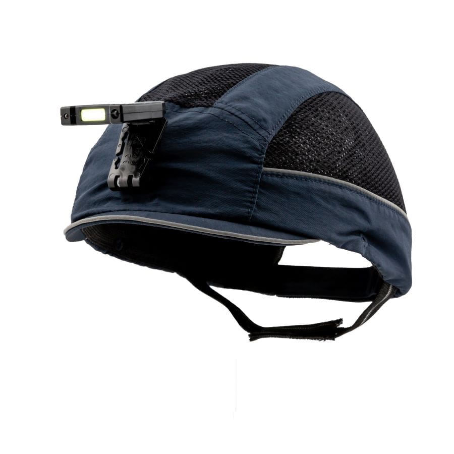 Gorra de seguridad GERF SAFETY azul marino con luz LED recargable, visera corta y paneles de ventilación de malla