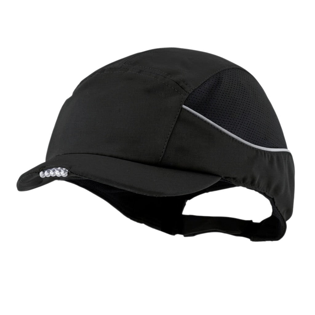 Gorra de seguridad GERF SAFETY Bump Cap negra con luz LED integrada, visera corta de 3 cm y bandas reflectantes.