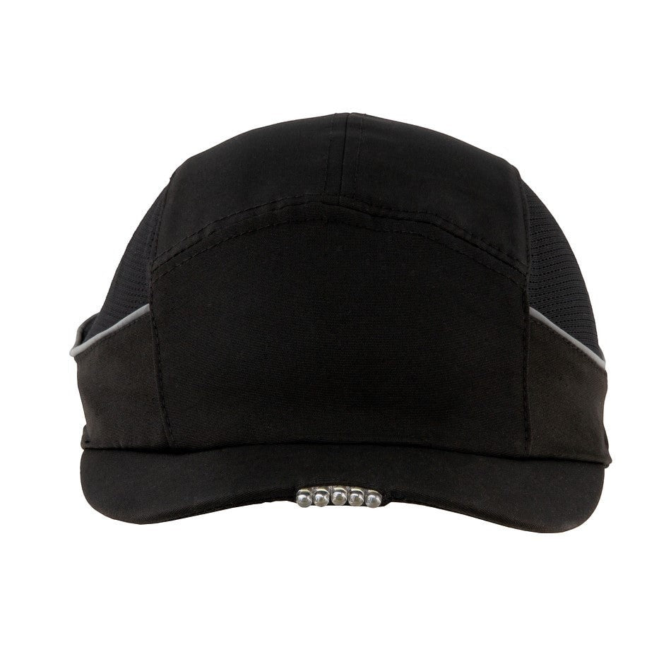 Gorra de seguridad negra GERF SAFETY con luz LED integrada, bandas reflectantes y visera corta de 3 cm.
