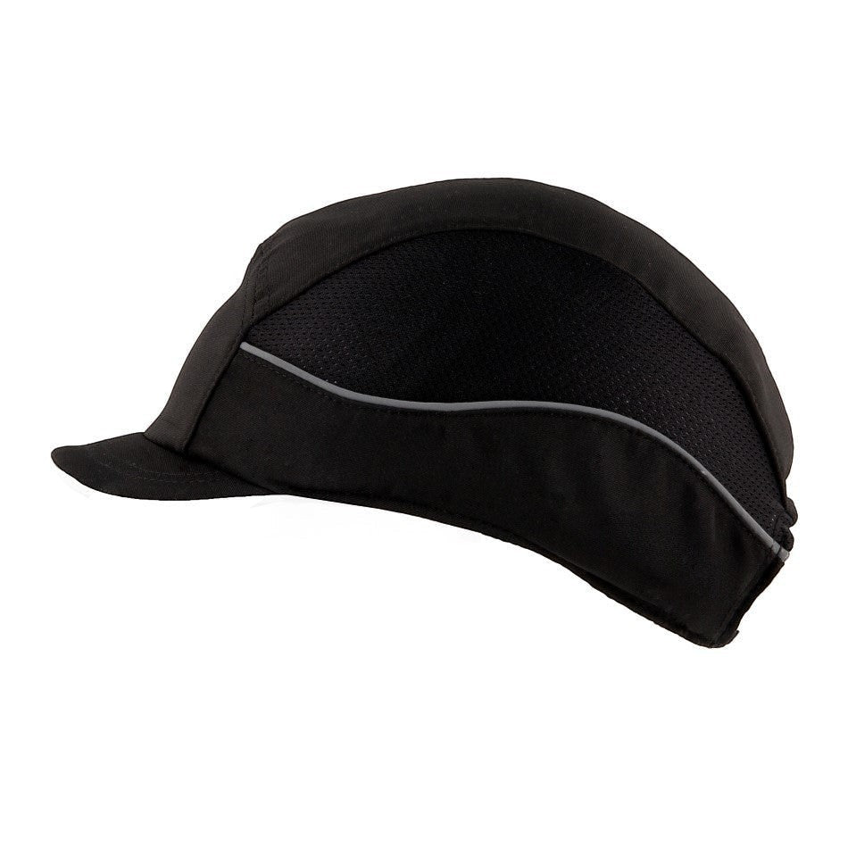 Gorra de seguridad GERF SAFETY Bump Cap negra con LED integrado, visera corta y bandas reflectantes laterales.