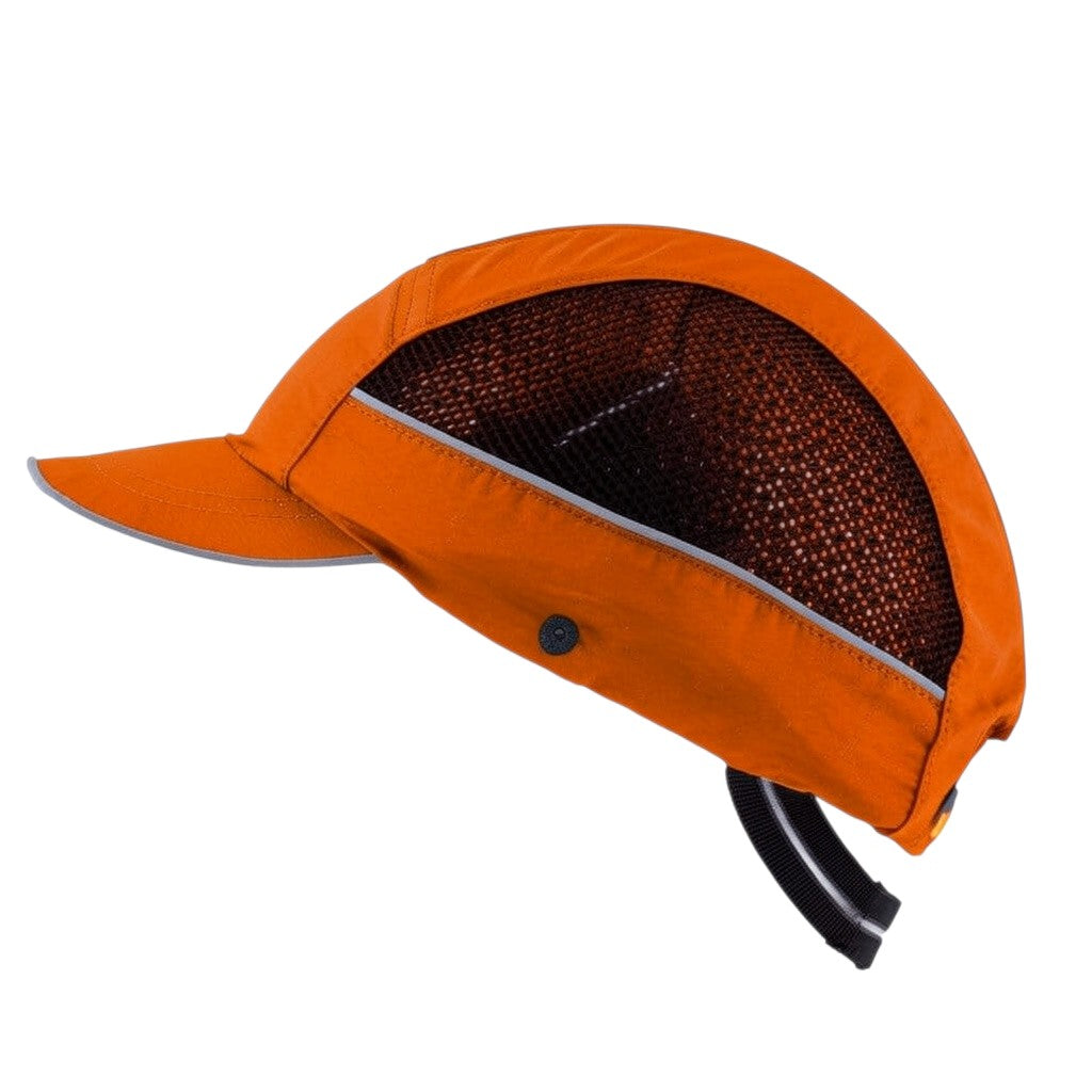 Gorra de seguridad GERF SAFETY naranja con visera de 5 cm, ventilación lateral y bandas reflectantes para visibilidad.