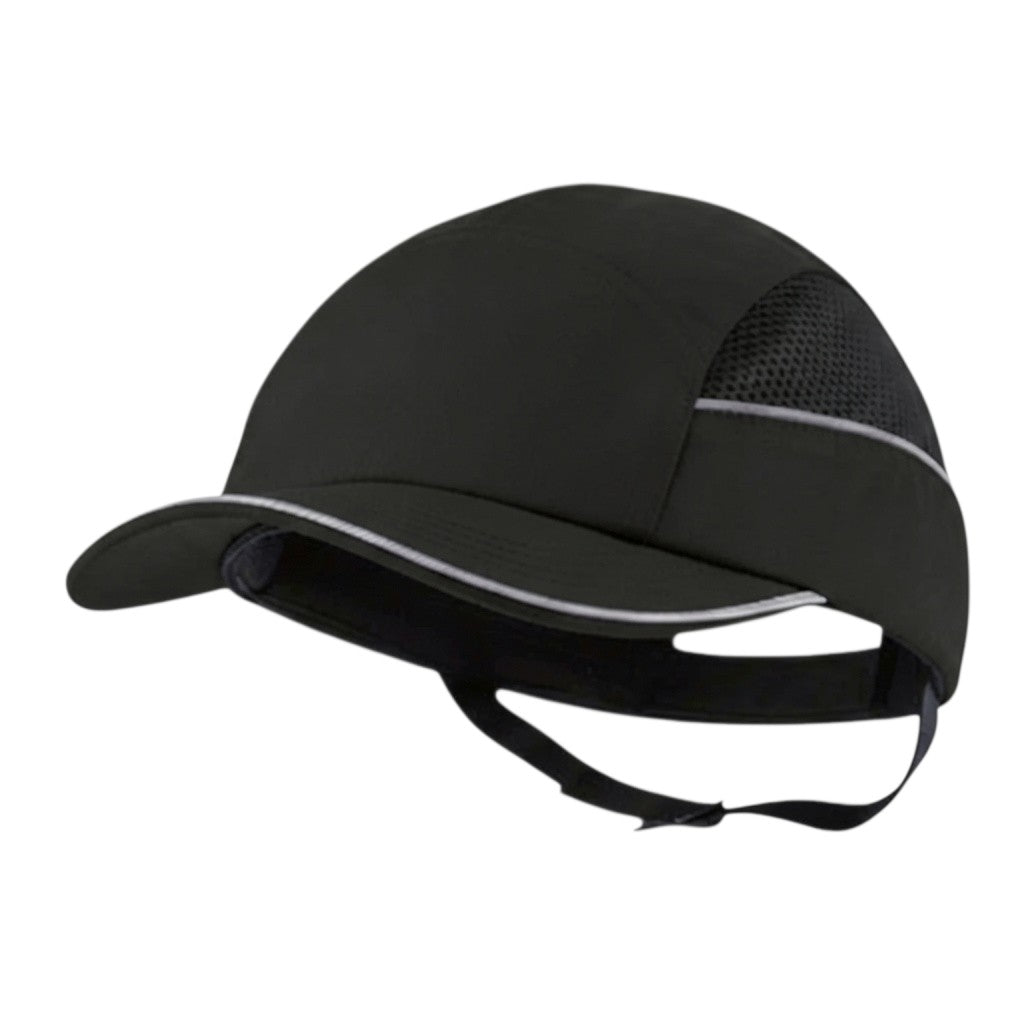 Gorra de seguridad GERF SAFETY tipo bump cap negra con bandas reflectantes, visera de 5 cm y carcasa protectora ABS.