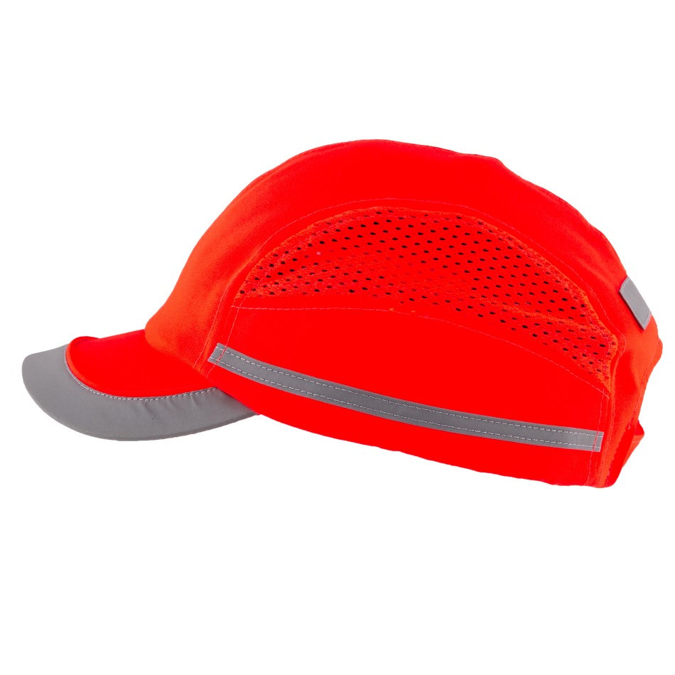 Gorra de seguridad GERF SAFETY roja fluorescente con bandas reflectantes, visera de 5 cm y ventilación lateral.