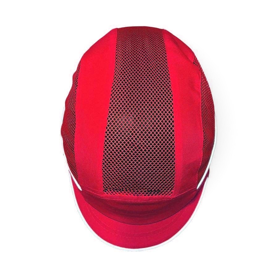 Gorra de seguridad GERF SAFETY roja con malla de hiperventilación, visera corta y bandas reflectantes para visibilidad.