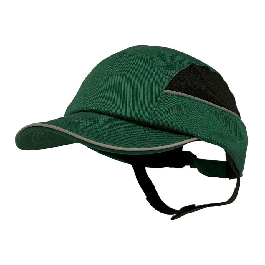 Gorra de seguridad GERF SAFETY verde con visera de 5 cm, carcasa protectora y bandas reflectantes para alta visibilidad.