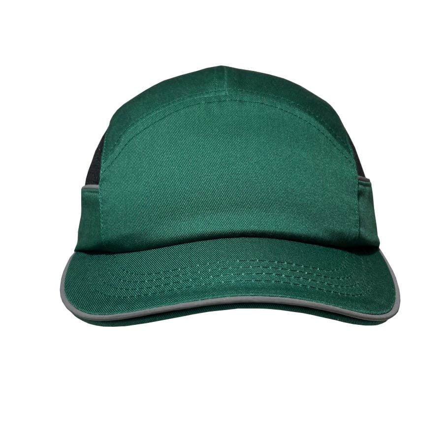 Gorra de seguridad GERF SAFETY verde con visera de 5 cm, carcasa protectora y bandas reflectantes para alta visibilidad.