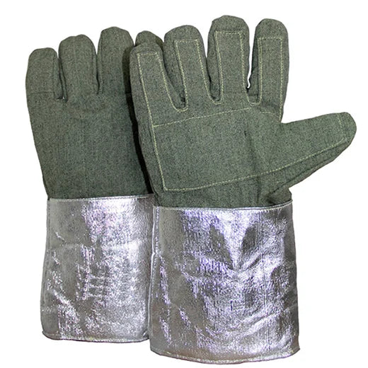 Guantes de seguridad GERF SAFETY verdes de aramida y fibra de carbono con protección aluminizada en la muñeca.