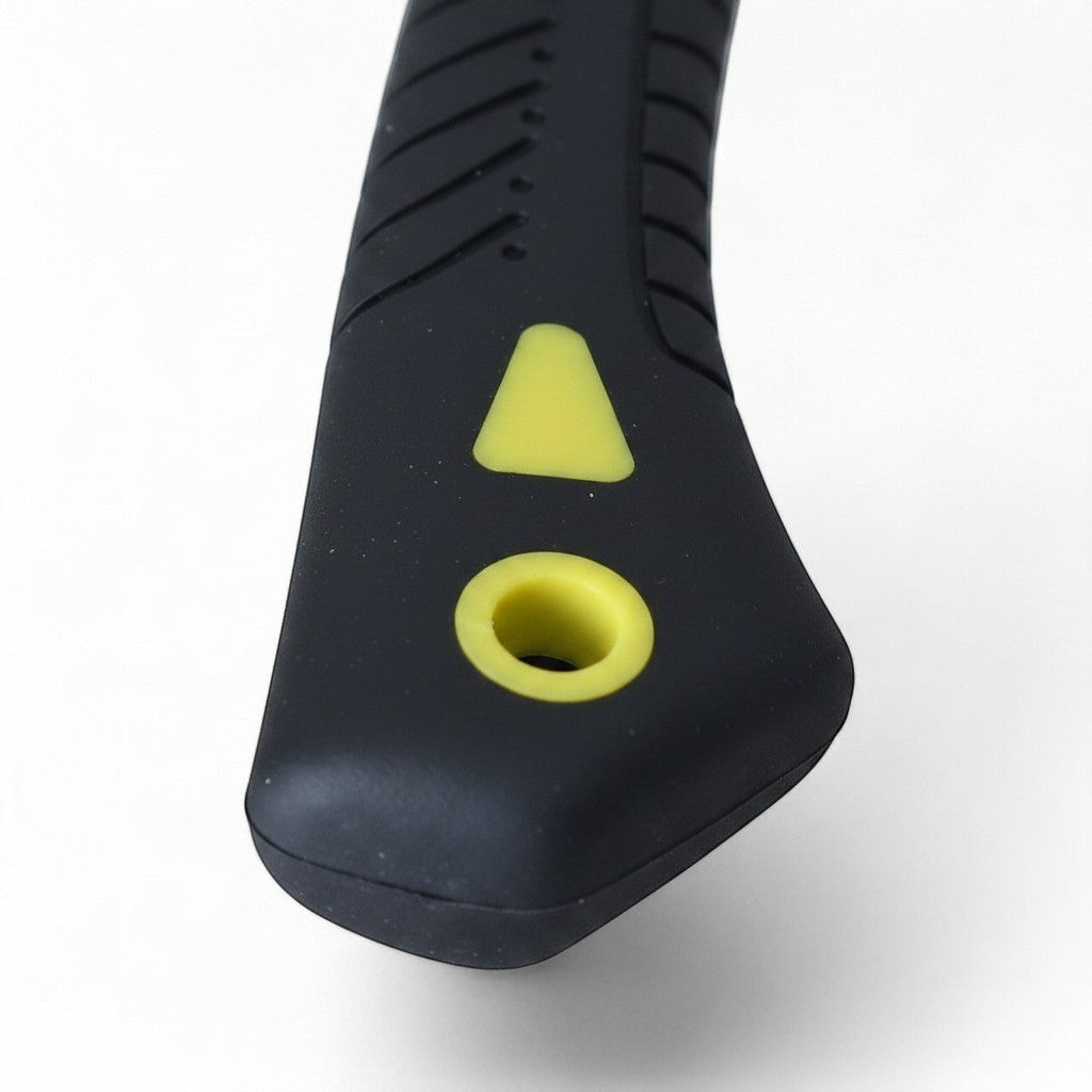 Detalle del mango de fibra de vidrio ergonómico con orificio para colgar de la hacha Pulaski GERF SAFETY