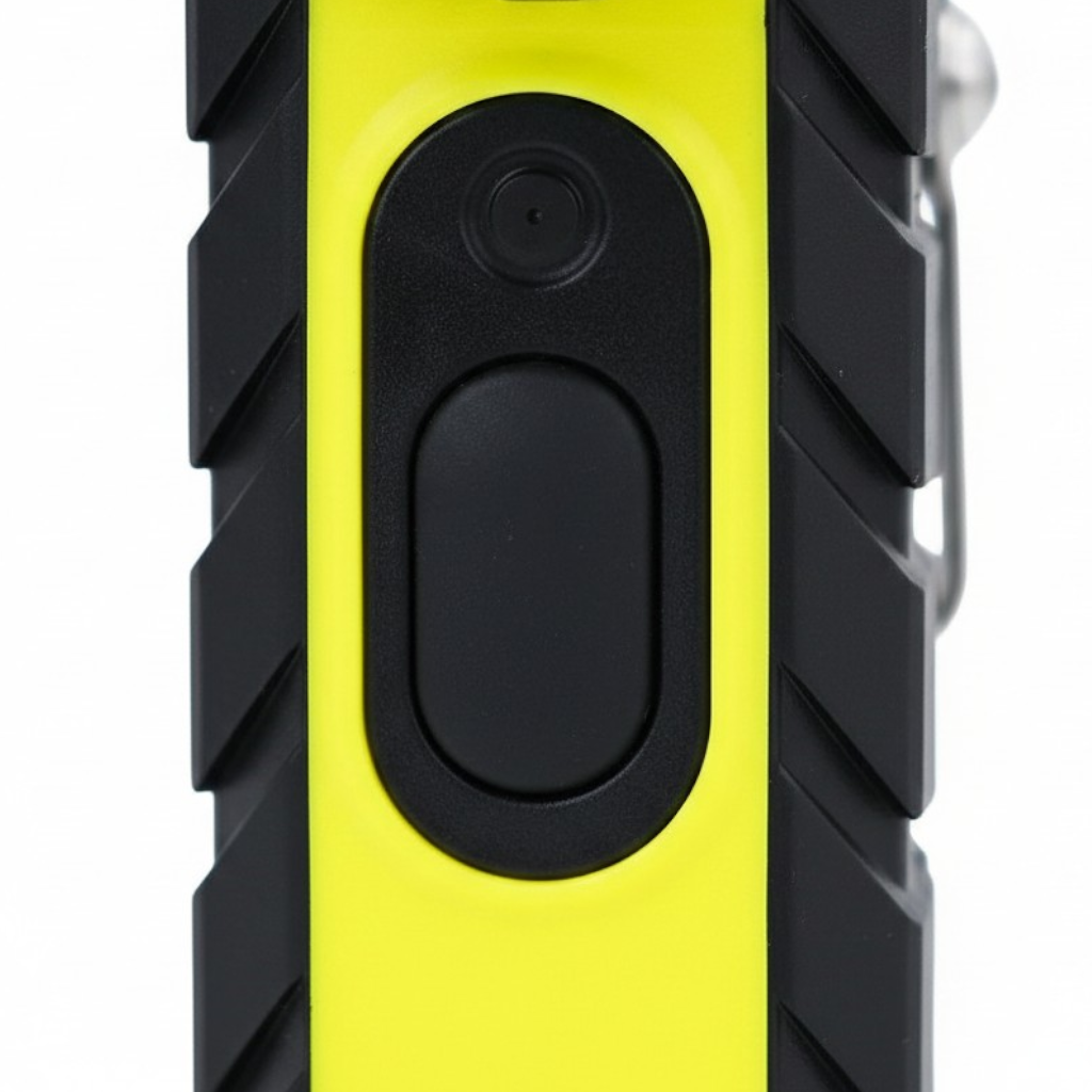 Detalle del interruptor de la linterna GERF SAFETY a prueba de explosiones con cuerpo amarillo y bordes negros