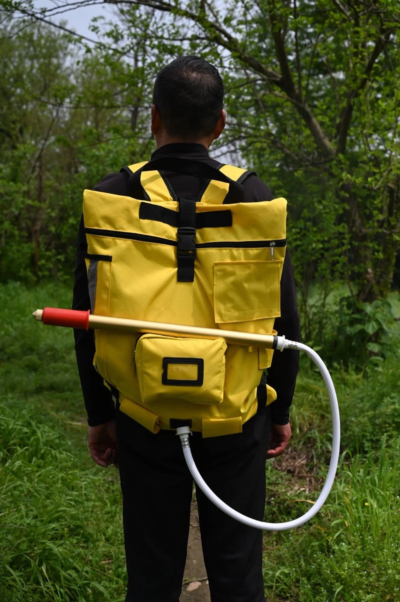 Mochila extintora GERF SAFETY de 20 litros en color amarillo, con bomba de doble acción para incendios forestales.