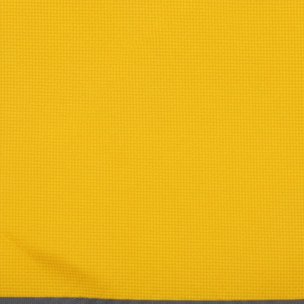 Detalle de la textura de PVC amarillo de alta resistencia de la mochila extintora GERF SAFETY para incendios forestales