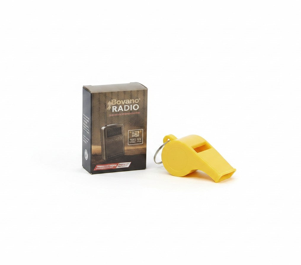 Silbato de emergencia amarillo GERF SAFETY junto a una caja de radio portátil para kit de supervivencia