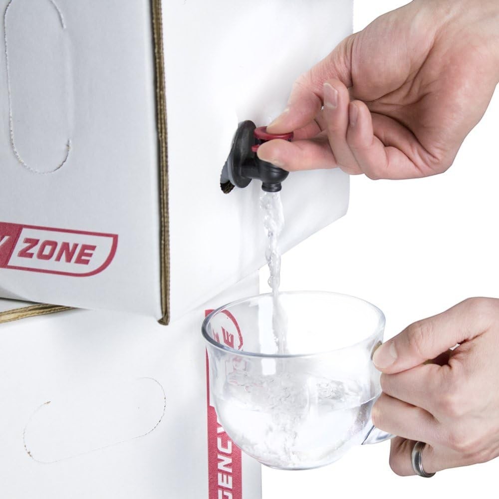 Sistema de almacenamiento de agua GERF SAFETY con grifo dispensador en caja apilable para emergencias