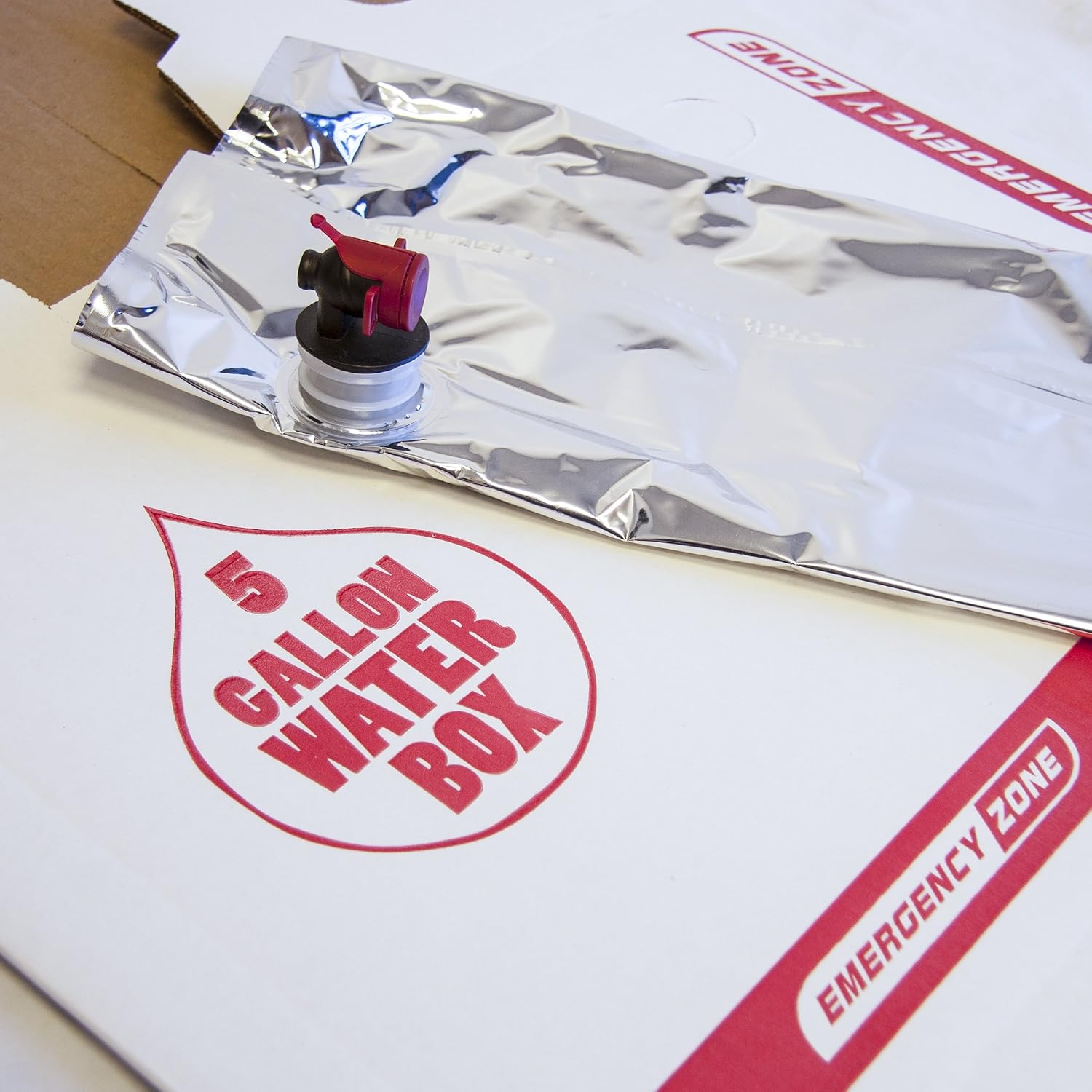 Sistema de almacenamiento de agua GERF SAFETY con bolsa Mylar de 5 galones y caja apilable para emergencias