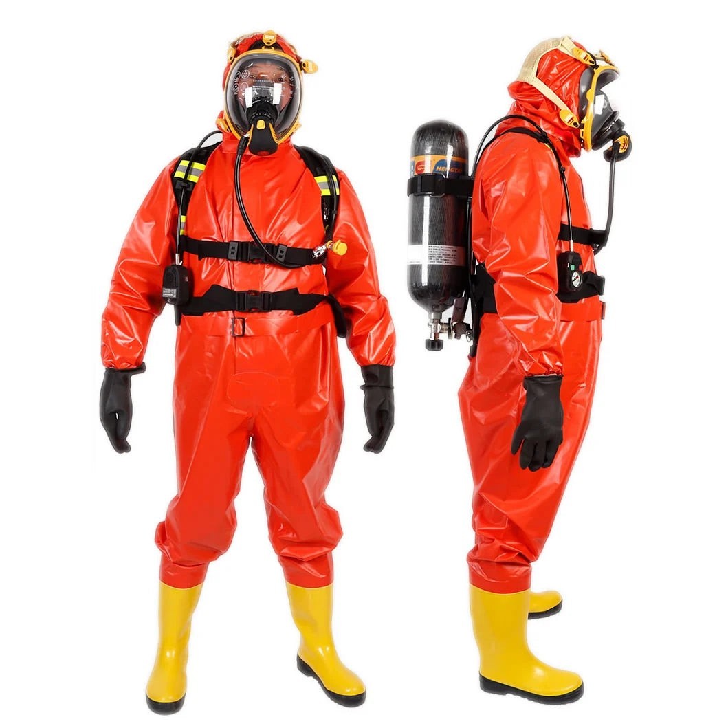 Traje químico semi-encapsulado GERF SAFETY de PVC ignífugo rojo con botas amarillas y equipo de respiración autónoma.